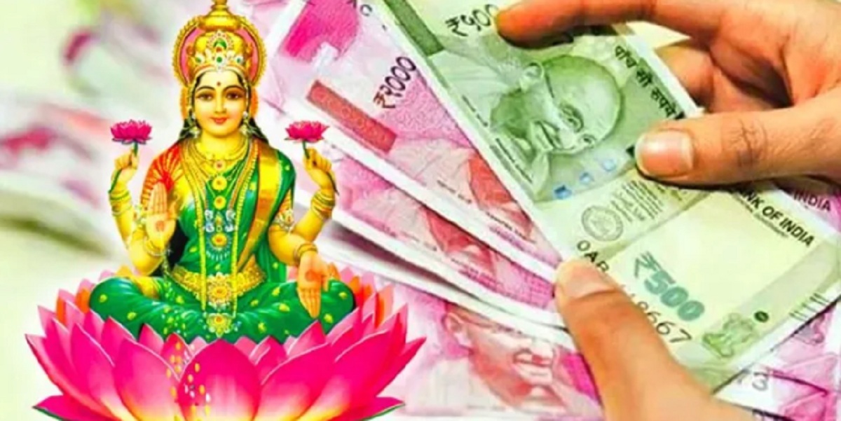 লক্ষ্মী পুজোর দিন সবার আড়ালে করুন এই প্রতিকার, সংসার থেকে দূর হবে আর্থিক সমস্যা