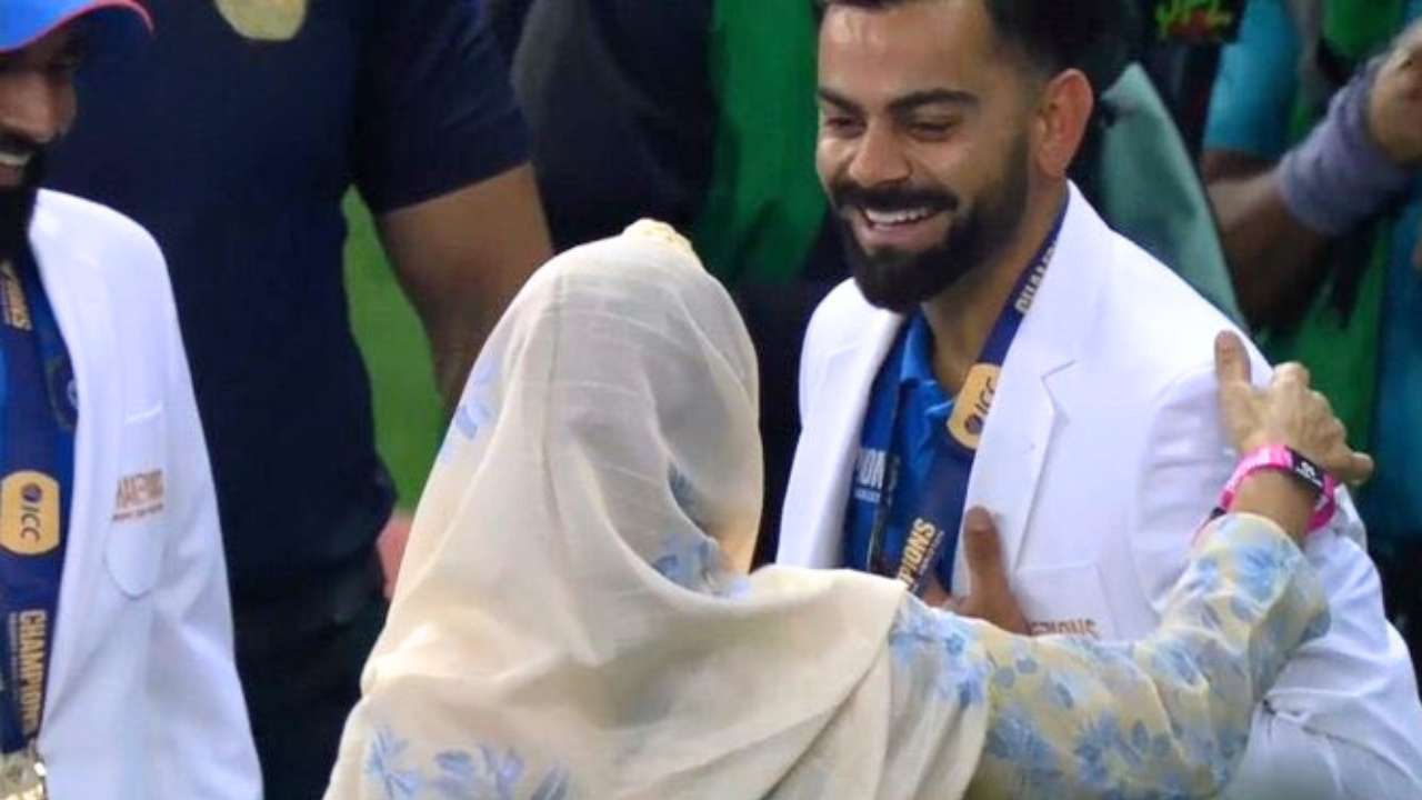 Virat Kohli Touches an old woman