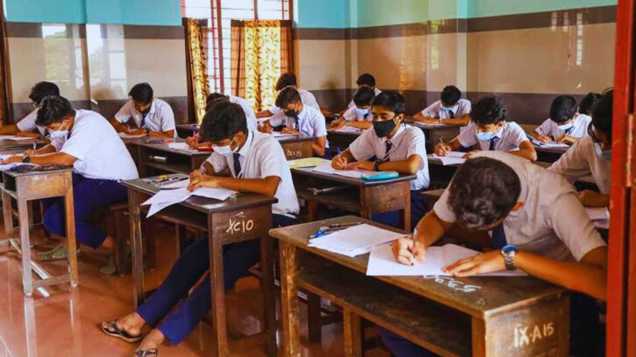পড়তে হবে পাশের স্কুলে গিয়ে! শিক্ষক আকাল মেটাতে বিকল্প ভাবনা WBCHSE-র